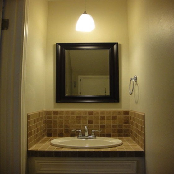 1300 Townhouse DS Bath1b.jpg